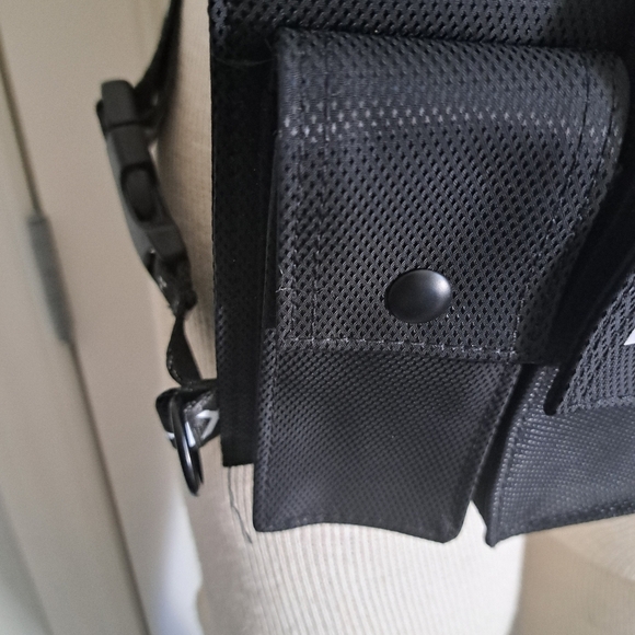 HXTN Supply Urban Chest bag pouch unisex lightweight tough minimalist travel - Picture 8 of 9